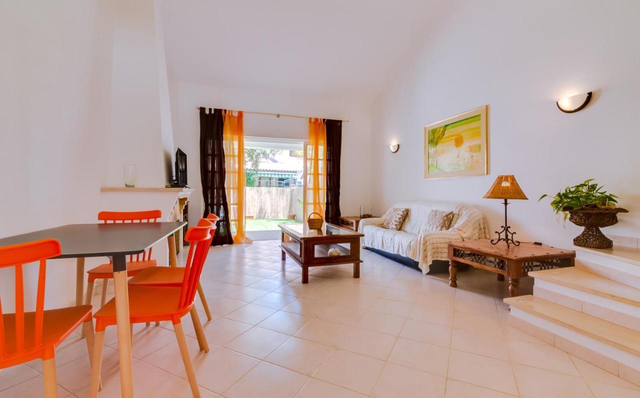 Small Villa 4Pax -Shared Pool @ Homesbyfc 阿尔布费拉 外观 照片