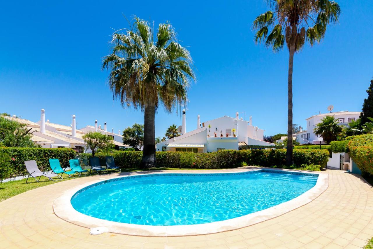 Small Villa 4Pax -Shared Pool @ Homesbyfc 阿尔布费拉 外观 照片