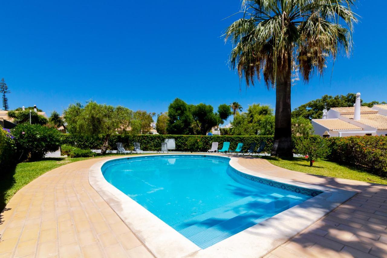 Small Villa 4Pax -Shared Pool @ Homesbyfc 阿尔布费拉 外观 照片