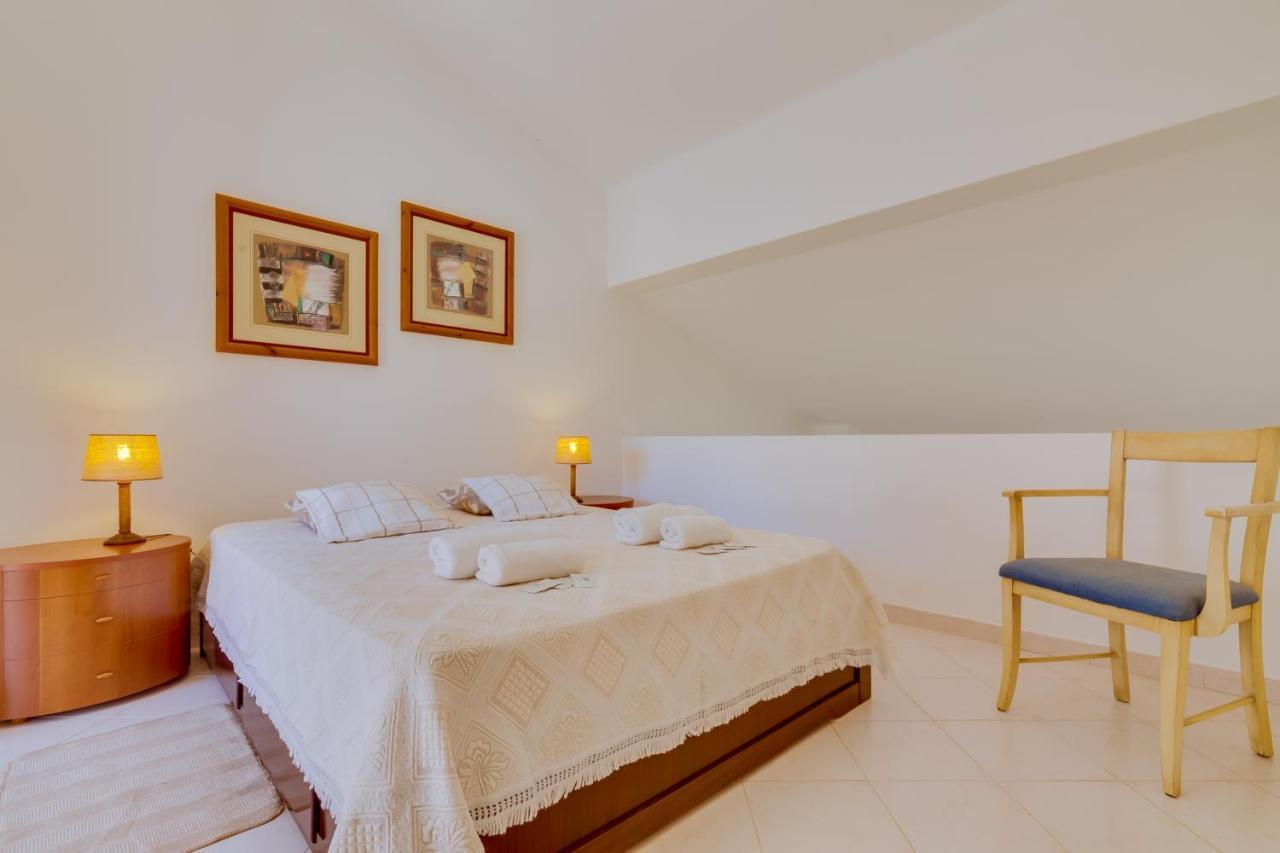 Small Villa 4Pax -Shared Pool @ Homesbyfc 阿尔布费拉 外观 照片
