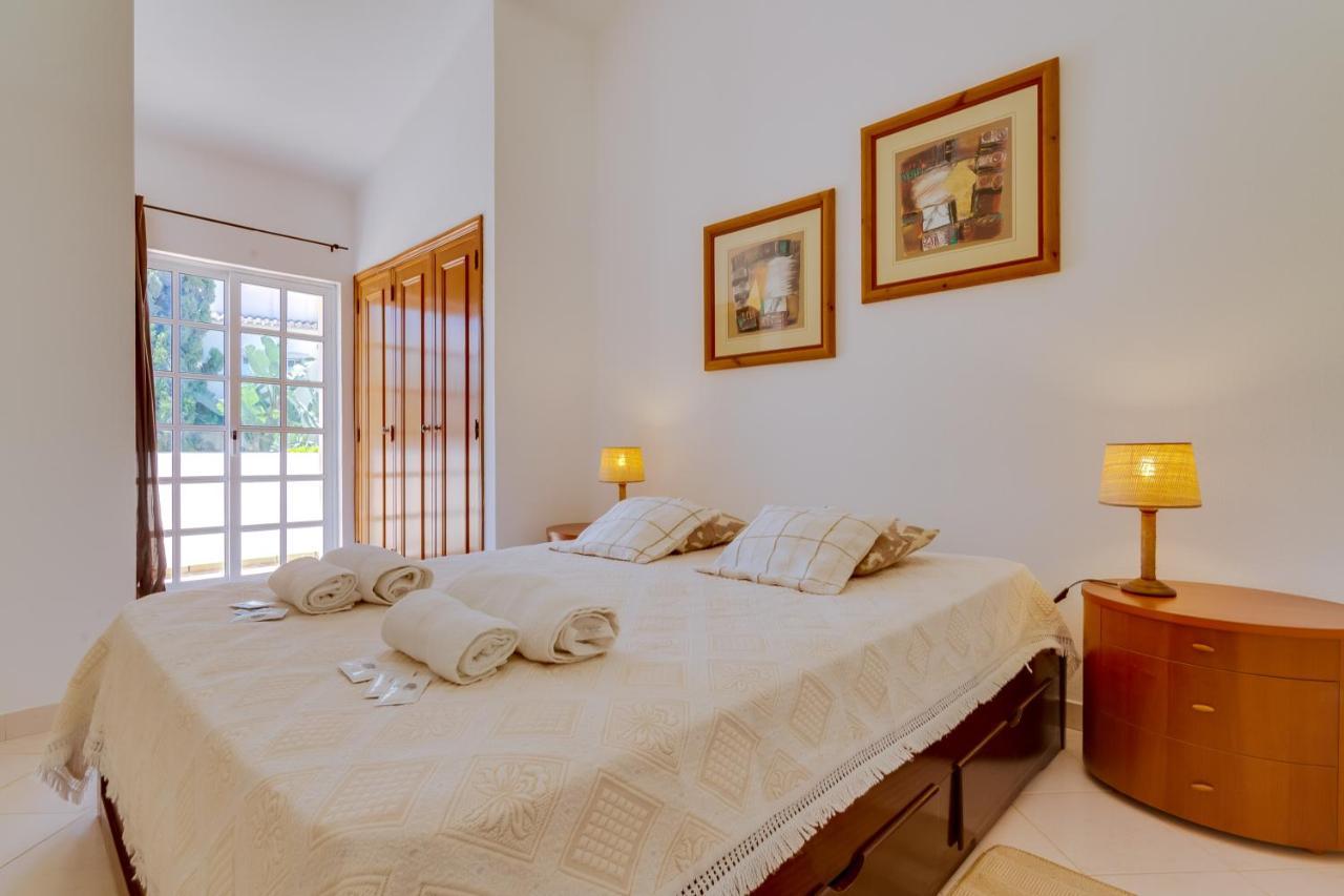 Small Villa 4Pax -Shared Pool @ Homesbyfc 阿尔布费拉 外观 照片