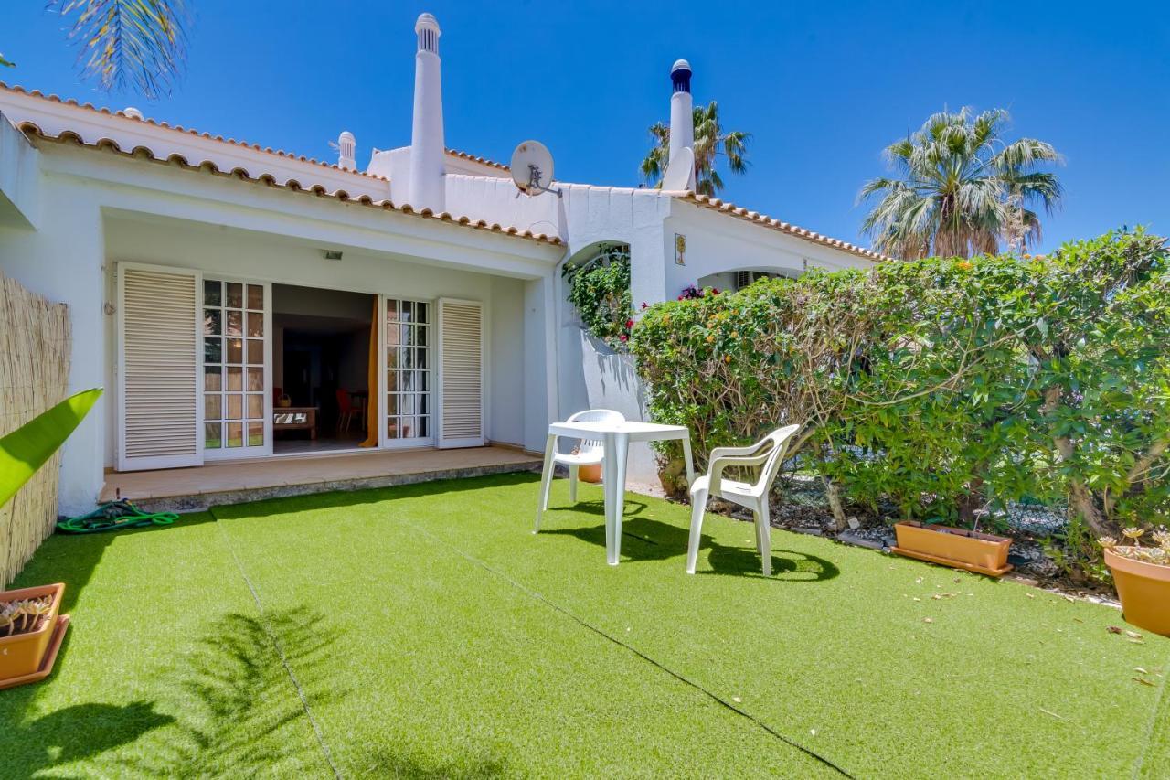 Small Villa 4Pax -Shared Pool @ Homesbyfc 阿尔布费拉 外观 照片